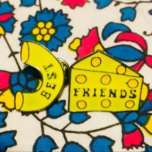 “Best Friends” Enamel Pin Set